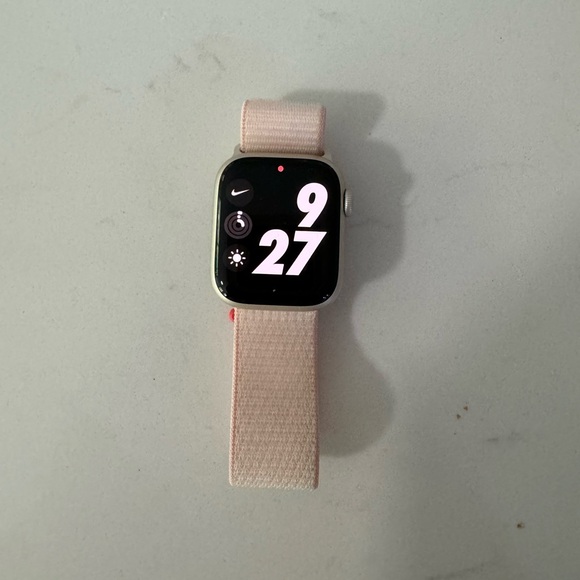 Apple watch series 7 - Picture 1 of 8